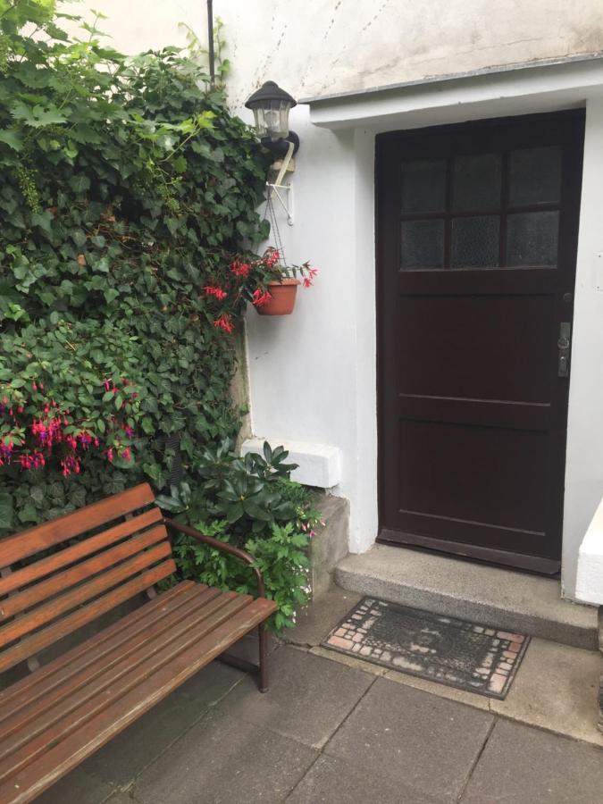 Blue Apartment In Beautiful English Style Garden With Atmosphere Prague Exterior photo