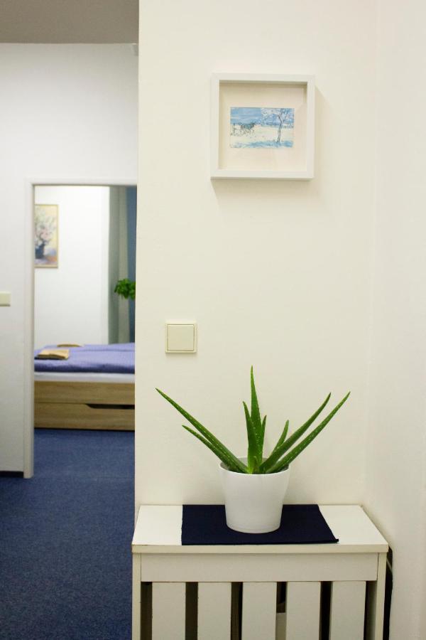 Blue Apartment In Beautiful English Style Garden With Atmosphere Prague Exterior photo