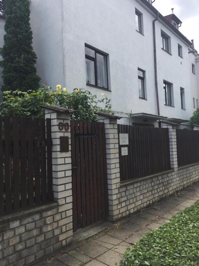 Blue Apartment In Beautiful English Style Garden With Atmosphere Prague Exterior photo